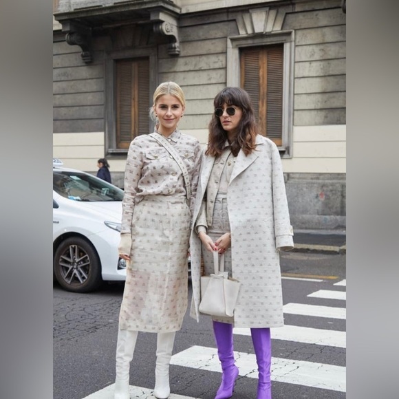 MAX MARA FULL LOGO TRENCH COAT SIZE: US6 IT40 NEW WITH TAG FALL/WINTER - Picture 3 of 16